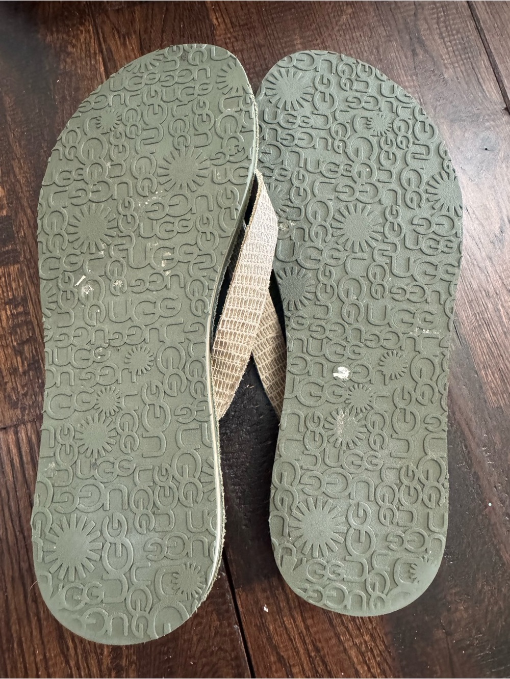 UGG Beige and Black Flip Flop Sandals Duo Size 8 - Picture 11 of 11